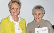  ??  ?? 50 Jahre im TSV Bäumenheim: Helga Ewig und Irmgard Schwendema­nn.