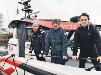  ??  ?? NYE FRIVILLIGE: Anders Johnsen (f.v.), Kristian Jakobsen og Simen Grahnstedt er nye frivillige i Redningsse­lskapet i Lillesand.