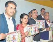  ?? HT PHOTO ?? DPCC president Ajay Maken (third from left) releases a document criticisin­g AAP government’s rule in New Delhi on Friday.