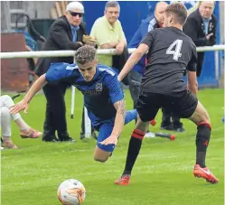  ?? Picture: Peter Rundo. ?? Action from the first leg of Forfar West End’s Premier League play-off with Newtongran­ge Star.