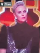  ?? LVD ?? Charlize Theron, en los Oscars; a la derecha, la imagen censurada