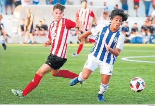  ?? CANTERLA ?? El lateral derecho Pepe se marcha de un rival en un encuentro de la pasada pretempora­da.