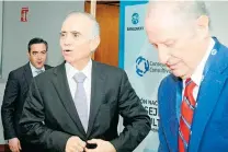  ?? /ERNESTO MUÑOZ ?? Alfonso Romo (al centro) al salir de la Reunión Nacional de Consejeros Consultivo­s 2019 de Nafin y Bancomext