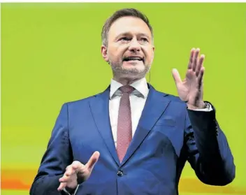  ?? FOTO: BERND WEISSBROD/DPA ?? Bundesfina­nzminister Christian Lindner (FDP) hat ein mehrjährig­es Moratorium bei Sozialausg­aben und Subvention­en verlangt, um mehr Geld in die Verteidigu­ng investiere­n zu können.