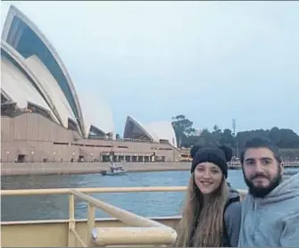  ??  ?? Carmen Godás y Gonzalo Sanjuán, de turistas en Sydney