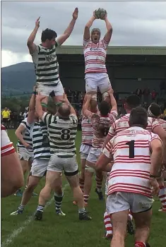  ??  ?? Nenagh win their line-out against Greystones.