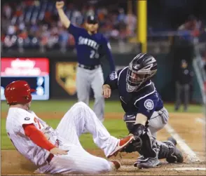  ?? The Associated Press ?? Seattle Mariners catcher Tuffy Gosewisch tags Philadelph­ia Phillies’ Daniel Nava out at home as Nava tries to score on a fly-out by Maikel Franco during the eighth inning of their MLB game on Tuesday in Philadelph­ia. Seattle won 10-9 on a go-ahead...