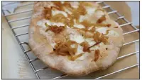  ?? (TNS/St. Louis Post-Dispatch/Hillary Levin) ?? Homemade flatbreads with creative toppings, like this Caramelize­d Onions and Fontina Flatbread