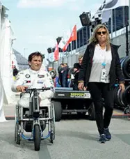  ??  ?? Con la moglie Alex Zanardi con la moglie Daniela in una foto d’archivio prima del grave incidente di un anno fa