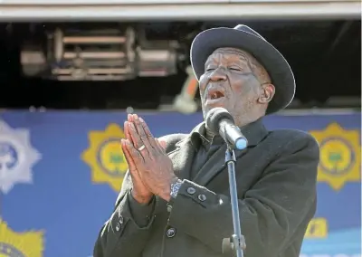  ?? Picture: SOWETAN ?? PLEA: Police minister Bheki Cele speaks on the tavern shooting in Orlando East, Soweto