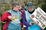  ?? SARAH GORDON/THE DAY ?? Friends Linda Johansen, left, and Lisa Hill, both of Mystic, talk before Southeaste­rn Connecticu­t’s March for Science along the Niantic Bay Boardwalk on Saturday.