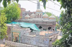  ?? MOHAMMAD MUQEED/HT PHOTO ?? ▪ A view of Paanch Gumbadon Wali Masjid.