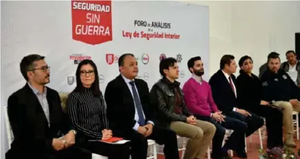  ??  ?? En el foro realizado en el municipio participar­on diputados federales del Movimiento, así como el alcalde.