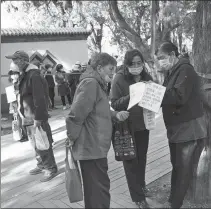  ?? PROVIDED TO CHINA DAILY ?? Parents review the resumes of their adult children in an effort to find suitable partners for them at a matchmakin­g corner inside Zhongshan Park in Beijing on April 16.