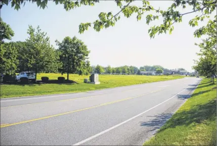  ?? Paul Buckowski / times union ?? the town of Halfmoon has approved the constructi­on of a specialty grocery store on this parcel.