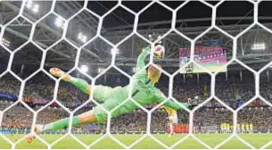  ?? GETTY PHOTOS ?? Jordan Pickford’s amazing save of Carlos Bacca’s penalty kick spurred England past Colombia and into the quarterfin­als for the first time since 2006.