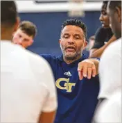  ?? ELDON LINDSAY/GEORGIA TECH ATHLETICS ?? Jackets men’s basketball coach Damon Stoudamire works with his team at a practice.