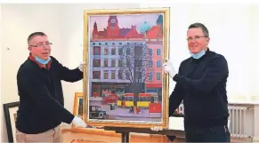  ?? FOTO: D. STANIEK ?? Norbert Schmitz und Thomas Wolff (r.) vom Museum mit einem Bild von Otto Möller. 15 Werke der „Neuen Sachlichke­it“werden in zwei Räumen gezeigt.