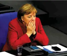  ??  ?? ANGUSTIA. La canciller alemana, Angela Merkel, ayer, en el parlamento.