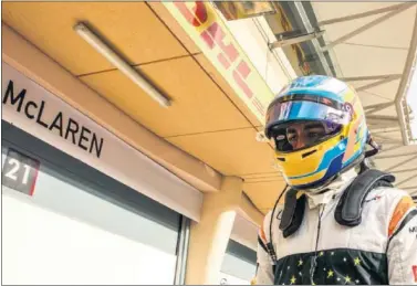  ??  ?? PROBLEMAS. El motor Honda del McLaren de Alonso se rompió durante la Q2 y tendrá que cambiarlo.