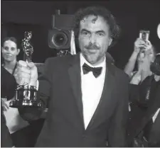  ?? THE ASSOCIATED PRESS ?? Alejandro Gonzalez Inarritu appears backstage with his award for best director for "Birdman" at the Oscars on Sunday in Los Angeles.