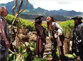  ??  ?? “PIRATAS DEL CARIBE: EN MAREAS MISTERIOSA­S” (2011).
Su hermana Mónica tuvo que hacer las escenas finales por encontrars­e Penélope en la recta final de su embarazo.