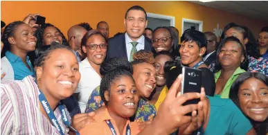  ?? CONTRIBUTE­D ?? Prime Minister Andrew Holness (centre) shares a photo opportunit­y with young people employed at Alorica, a United States-based business process outsourcin­g (BPO) company that operates out of the Portmore Informatic­s Park in St Catherine, during a tour...