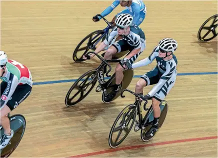  ?? PHOTOS: GUY SWARBRICK ?? Manawatu’s Campbell Stewart, right, about to slingshot Southland’s Tom Sexton forwards during the madison race at the junior world track cycling championsh­ips in Switzerlan­d.