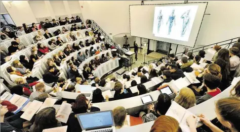  ?? DPA-BILD: GRUBITZSCH ?? Gut besucht: Der Hörsaal der Medizinisc­hen Fakultät an der Martin-Luther-Universitä­t Halle-Wittenberg.