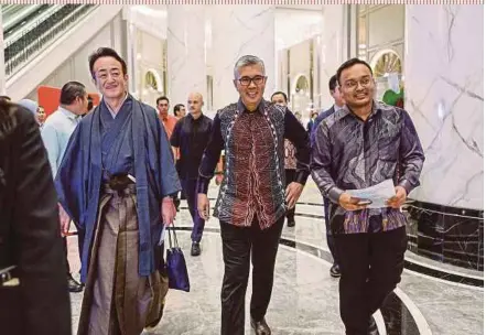  ?? BERNAMA PIC ?? Japan’s ambassador Katsuhiko Takahashi (left) welcoming Investment, Trade and Industry Minister Tengku Datuk Seri Zafrul Tengku Abdul Aziz (centre) to the reception held to honour Emperor Naruhito’s birthday tomorrow, hosted by the Embassy of Japan in Kuala Lumpur, on Tuesday night.