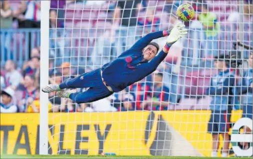  ?? ?? Ter Stegen, durante el calentamie­nto antes de un partido.