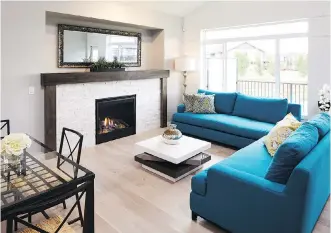  ??  ?? The greAt room, whiCh leAds to the reAr deCk, feAtures A gAs fireplACe And striking mAntel.