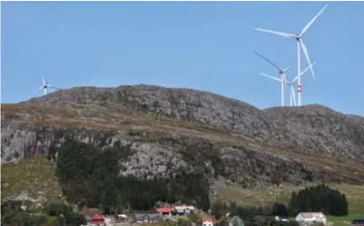  ?? PÅL CHRISTENSE­N ?? Driften av vindturbin­ene på Vardafjell i Sandnes gir forstyrrel­ser i tv-signalene for beboerne i området. Nå har vindturbin­ene stått stille i to måneder.