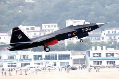  ?? WU CHANGBIN / FOR CHINA DAILY ?? A J-31 stealth fighter takes off on a test flight ahead of the China Internatio­nal Aviation and Aerospace Exhibition in Zhuhai, Guangdong province.