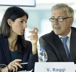  ??  ?? Confronto La sindaca Virginia Raggi e l’ad di Adr, Giovanni Castellucc­i