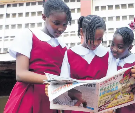  ??  ?? Children reading Youthlink.