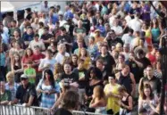  ?? FILE PHOTO ?? Music fans pack in to listen to a Rockin’ on the River concert.