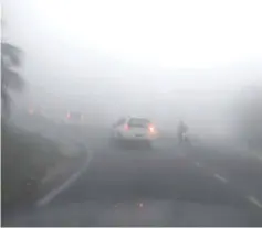  ??  ?? Low visibility along Miri-Bekenu road is the norm most mornings during this period.