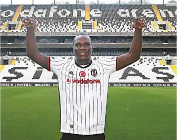  ??  ?? Aboubakar seguiu do aeroporto para o novo estádio do Besiktas