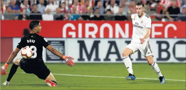  ??  ?? UNA CENTELLA. Bale marcó en Girona en el mano a mano ante Bono tras realizar un sprint en el que alcanzó los 33,9km/ h de velocidad punta para irse de Muniesa...