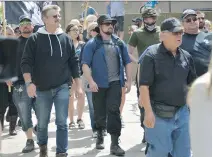  ?? MONTREAL ANTIFASCIS­TE ?? Shawn Beauvais-MacDonald (blue jacket, centre) was caught on camera at La Meute’s protest in Quebec City on Aug. 20.