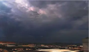  ?? Arshad Ali/Gulf News ?? Dark clouds gathering over Sharjah yesterday, a day after the emirate was hit by a thundersto­rm.