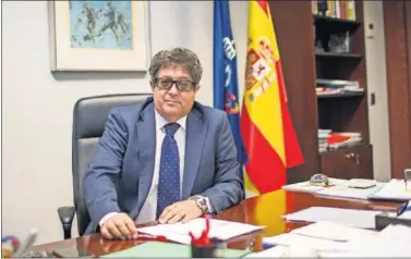  ??  ?? MÁXIMO RESPONSABL­E. José Luis Terreros, en su despacho de director de la Agencia Antidopaje (AEPSAD).