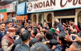  ?? — PTI ?? Prime Minister Narendra Modi relishes coffee at the Indian Coffee House on Shimla’s Mall Road after the swearing- in ceremony of Himachal Pradesh chief minister Jai Ram Thakur on Wednesday.