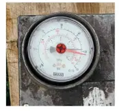  ??  ?? ABOVE: 50 BAR or 700 psi pressure on the gauge isn’t for the nervous.