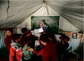  ?? MOHAMMED ABED/AFP ?? Children participat­ed in a makeshift classroom at a camp for displaced Palestinia­ns in Rafah, Gaza, Tuesday.