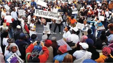  ?? Picture: David Ritchie/Africa News Agency (ANA) ?? WANT ANSWERS: Frustrated tenants, backyarder­s and people living in informal settlement­s across the City called for speedy government interventi­on and delivery of housing opportunit­ies, accusing Communicar­e of costly rentals.