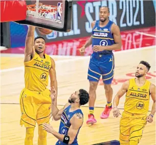  ?? USA TODAY SPORTS ?? Team LeBron’s Giannis Antetokoun­mpo, No.34, dunks the ball against Team Durant.