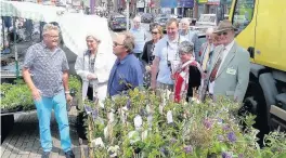  ??  ?? Pictured are the judges and the in Bloom group in the market.