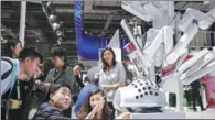  ?? FENG YONGBIN / CHINA DAILY ?? Visitors check out a surgery robot during the second CIIE in Shanghai on Thursday.